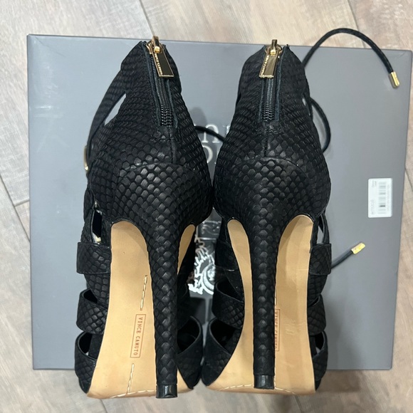 Vince Camuto Black Fish Skin Heels Size 9.5 - Picture 5 of 7